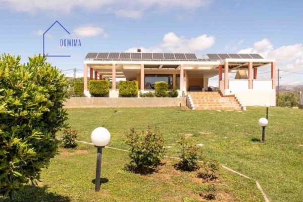 Detached House by the Beach in Dikella